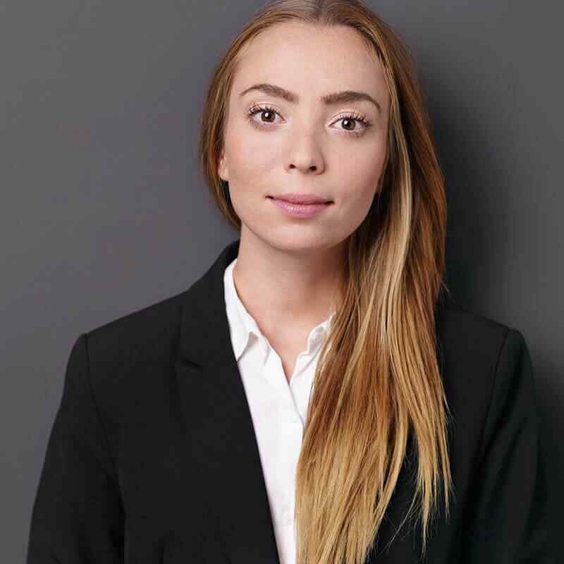 https://www.arthuradvocatefirm.com/wp-content/uploads/2019/10/inner_team_03.jpg